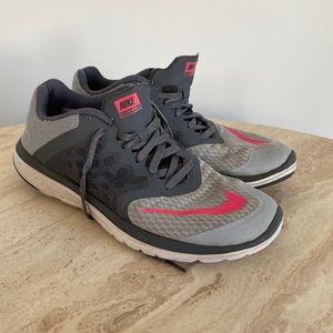 Nike FS Lite Run 3 (sz 7.5)